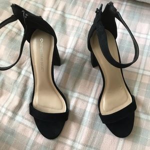 Elegant Single-Strap Heeled Sandals in Black